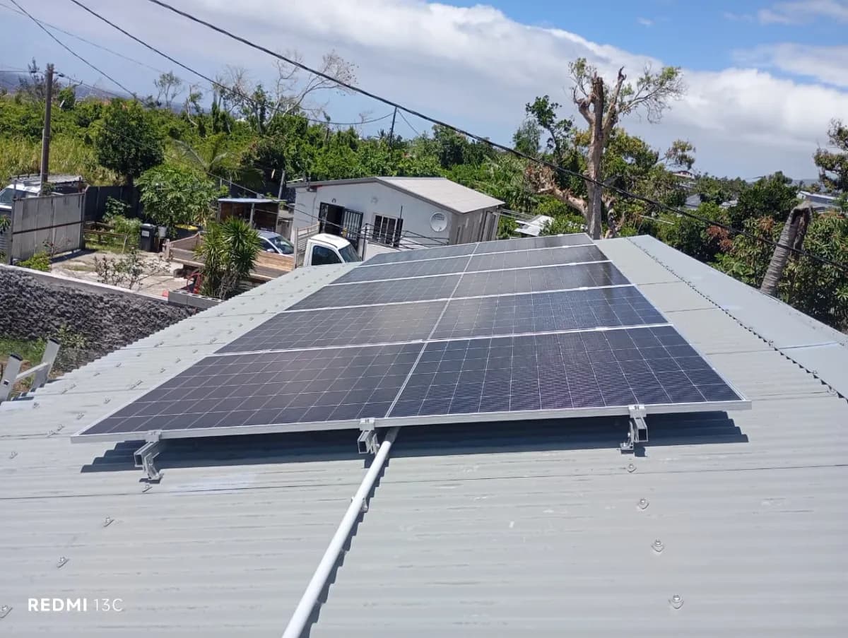 Installation 3.0 kWc + batterie à Saint-Benoît — 3 kWc