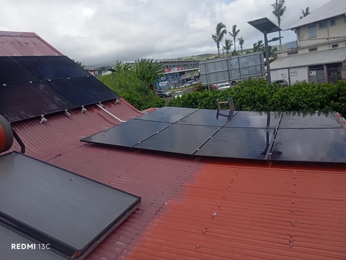 Installation 6.6 kWc + batterie à Sainte-Suzanne — 6.6 kWc