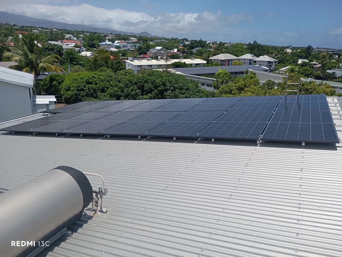 Installation 9.0 kWc + batterie à Saint-Louis — 9 kWc