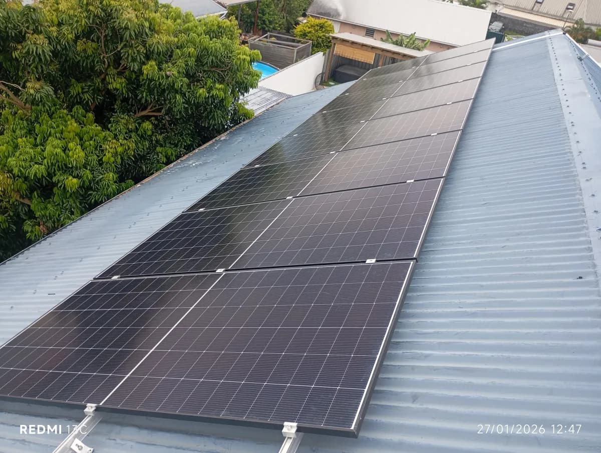 Installation 9.0 kWc + batterie à Sainte-Suzanne — 9 kWc