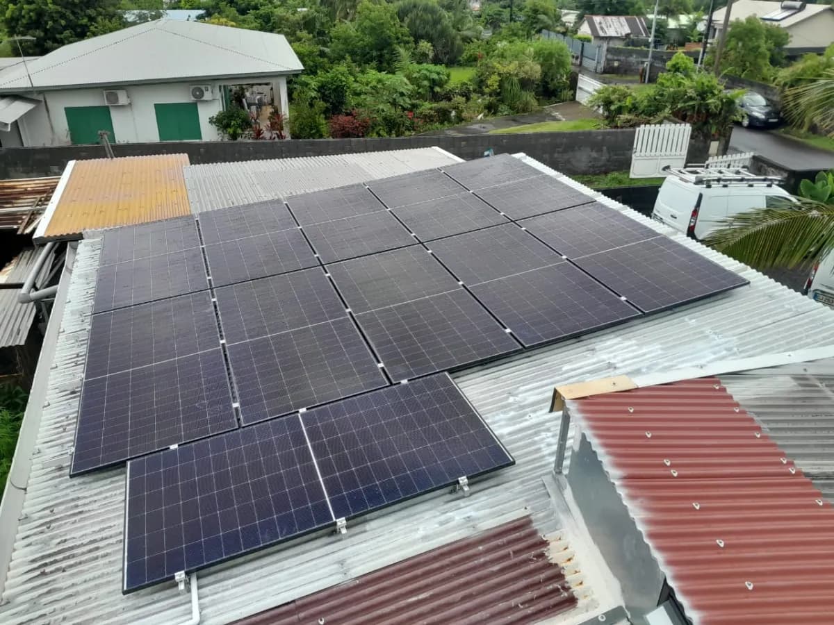 Installation 6.6 kWc + batterie à Saint-Pierre — 6.6 kWc